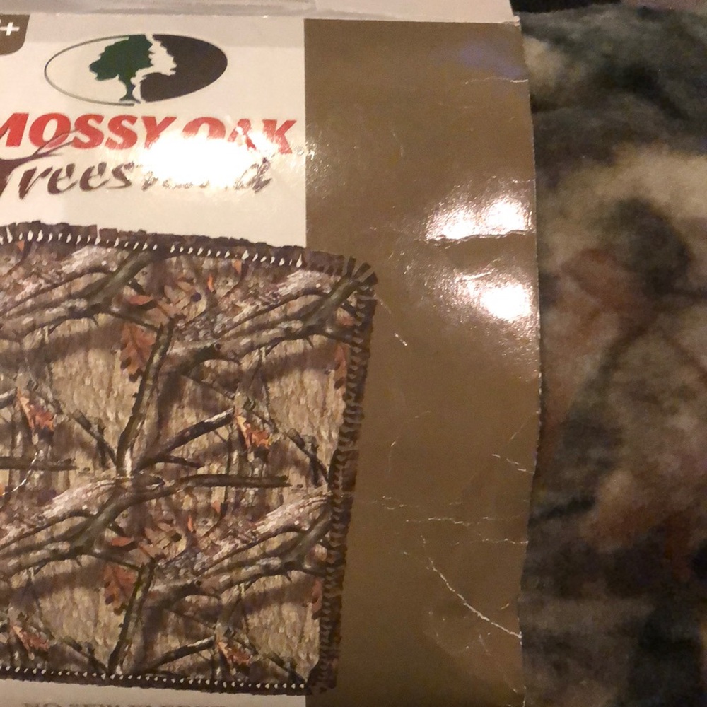 Throw kit no sew fleece new finished size 43” x 55” Mossy Oak Treestand ages 5 +